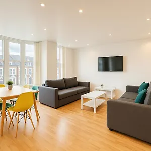 https://duplex-apartment-for-up-to-13-near-city-centre.cardiffhotelswales.com